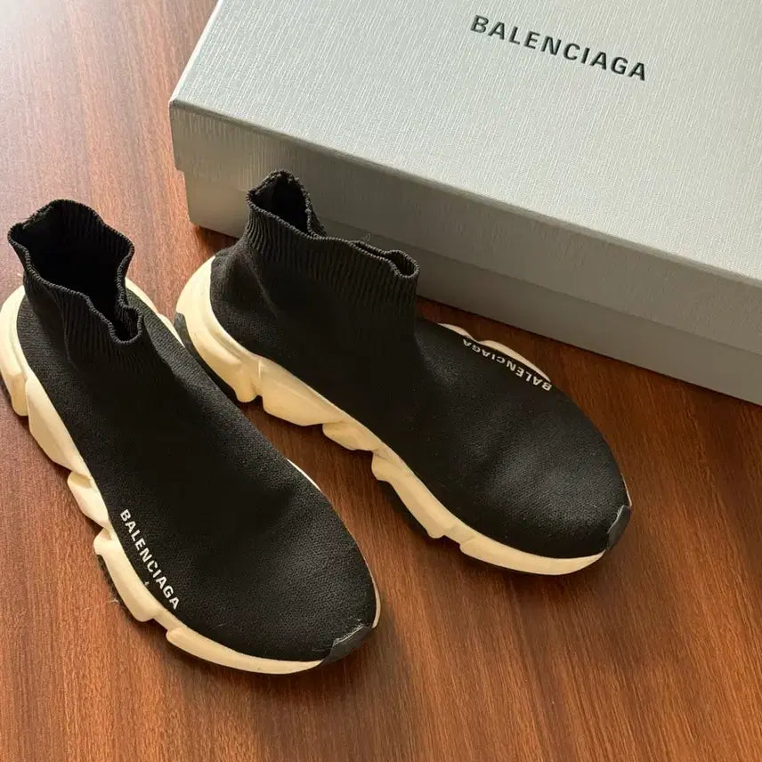 [SOLD OUT] 발렌시아가 스피드러너 38