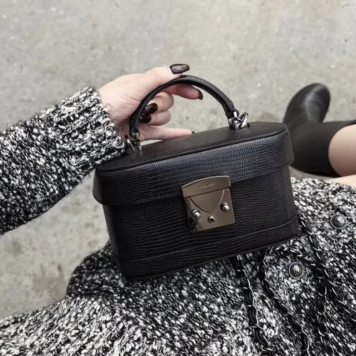 [BUNJANG] Thelorang Holiday Black Bouclé Knit Set / 더로랑 홀리데이 블랙 부클 니트 셋