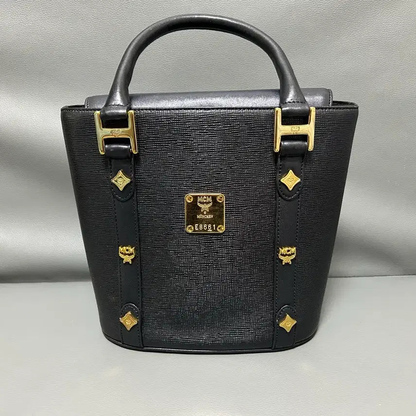 [SOLD OUT] mcm 금장 블랙 토드백