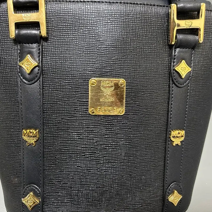 [SOLD OUT] mcm 금장 블랙 토드백