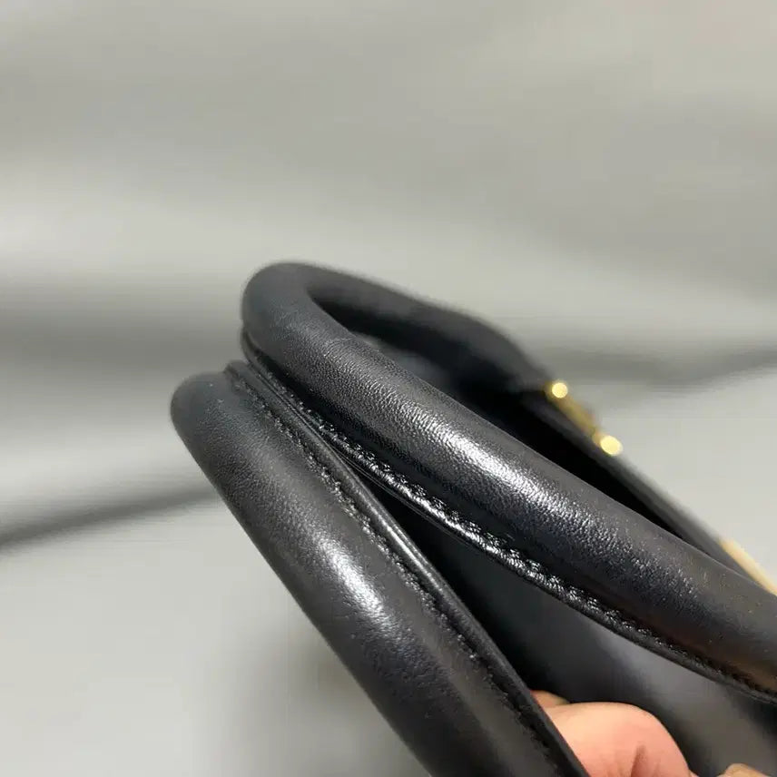 [SOLD OUT] mcm 금장 블랙 토드백