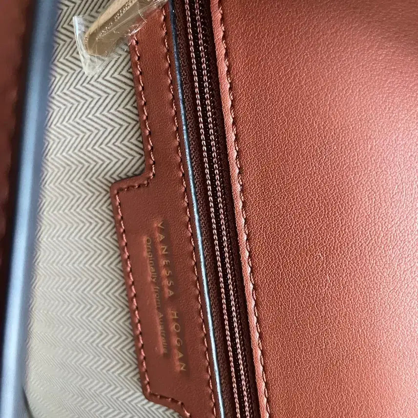 [SOLD OUT] Vanessa Hogan 꿀벌 패턴 숄더백