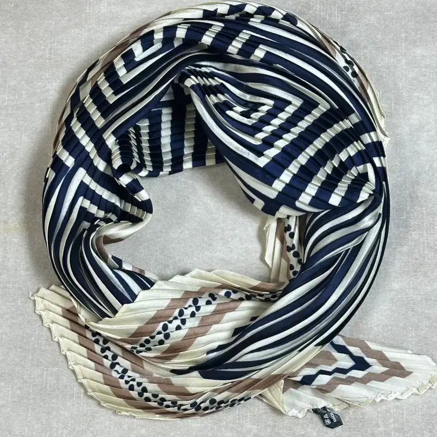 [BUNJANG] Pleated Scarf / 플리츠 스카프