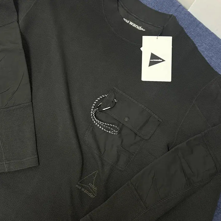 [BUNJANG] Roa &amp; Wander Softshell Sweatshirt (Black) / 새상품 로아 앤드원더 소프트쉘 맨투맨 S