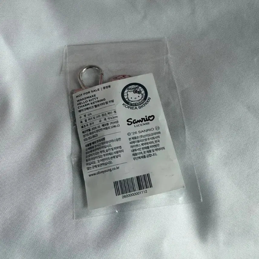 [BUNJANG] WAKEMAKE x Hello Kitty Keychain (Sealed) / 미개봉 새상품 웨이크메이크 헬로키티 키링
