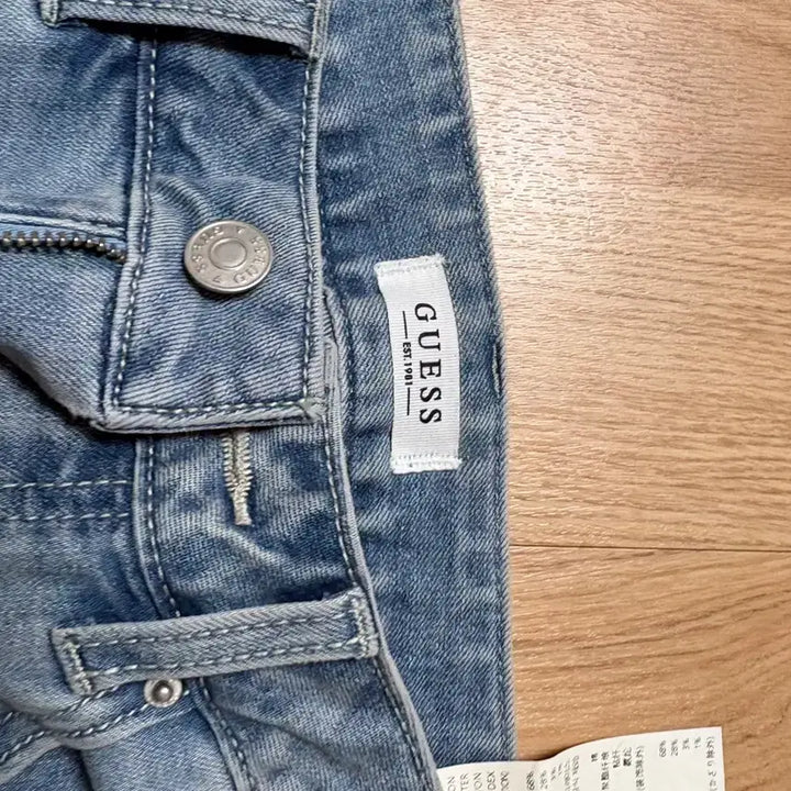 [BUNJANG] Guess Slim Straight Light Blue Denim Jeans / 게스 정품 슬림 스트레이트 연청 데님 청바지 라이트블루