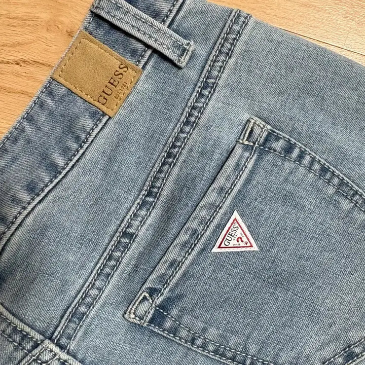 [BUNJANG] Guess Slim Straight Light Blue Denim Jeans / 게스 정품 슬림 스트레이트 연청 데님 청바지 라이트블루