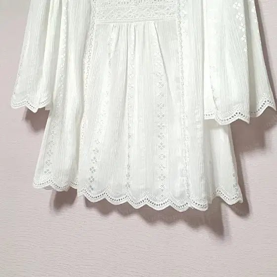 [BUNJANG] Atelier Vanessa Bruno Eyelet Pintuck Blouse / 아떼바네사브루노 아일렛 핀턱블라우스 55