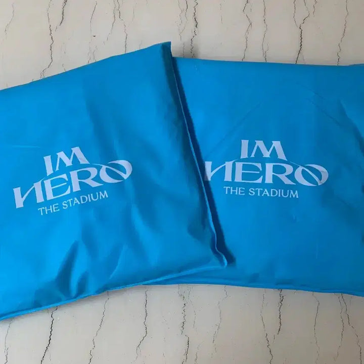 [BUNJANG] 임영웅 IM HERO 콘서트 우비(새제품) / 새제품인 임영웅 IM HERO 콘서트 우비 + 마스크 &amp; 스카프