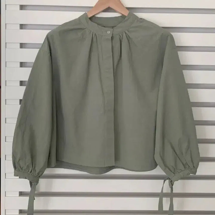 [SOLD OUT] 메이비베이비 디어리스트 블라우스