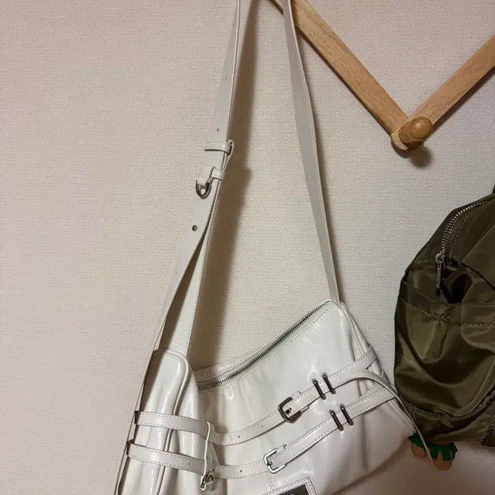 [BUNJANG] Matin Kim White Shoulder Bag / 마뗑킴 화이트 숄더백
