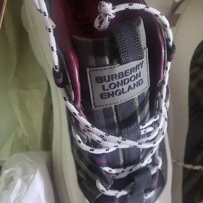 [BUNJANG] Burberry Check Pattern Low-Top Sneakers / 버버리 체크 패턴 스니커즈