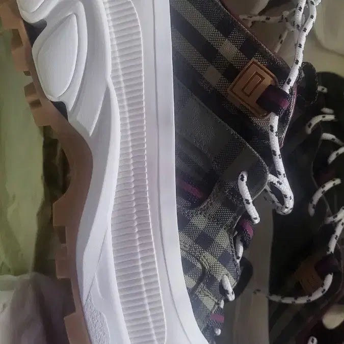 [BUNJANG] Burberry Check Pattern Low-Top Sneakers / 버버리 체크 패턴 스니커즈