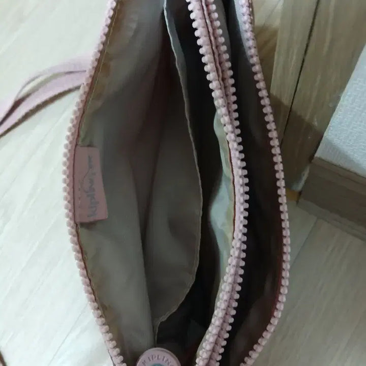 [BUNJANG] Kipling Pink Crossbody Bag with Keychain / 키플링 핑크 크로스백 가방 + 키링 25  15