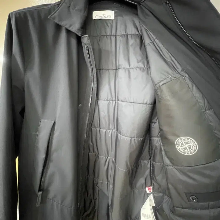 [BUNJANG] L/스톤아일랜드 소프트쉘 프리마로프트 블랙 코트 / L/스톤아일랜드 소프트쉘 프리마로프트 블랙 코트