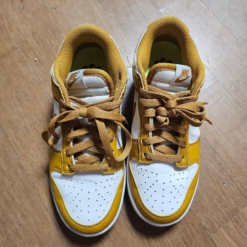[BUNJANG] Nike Dunk Low Gold/White Sneakers 235 / 나이키 덩크 로우 골드/화이트 운동화 235