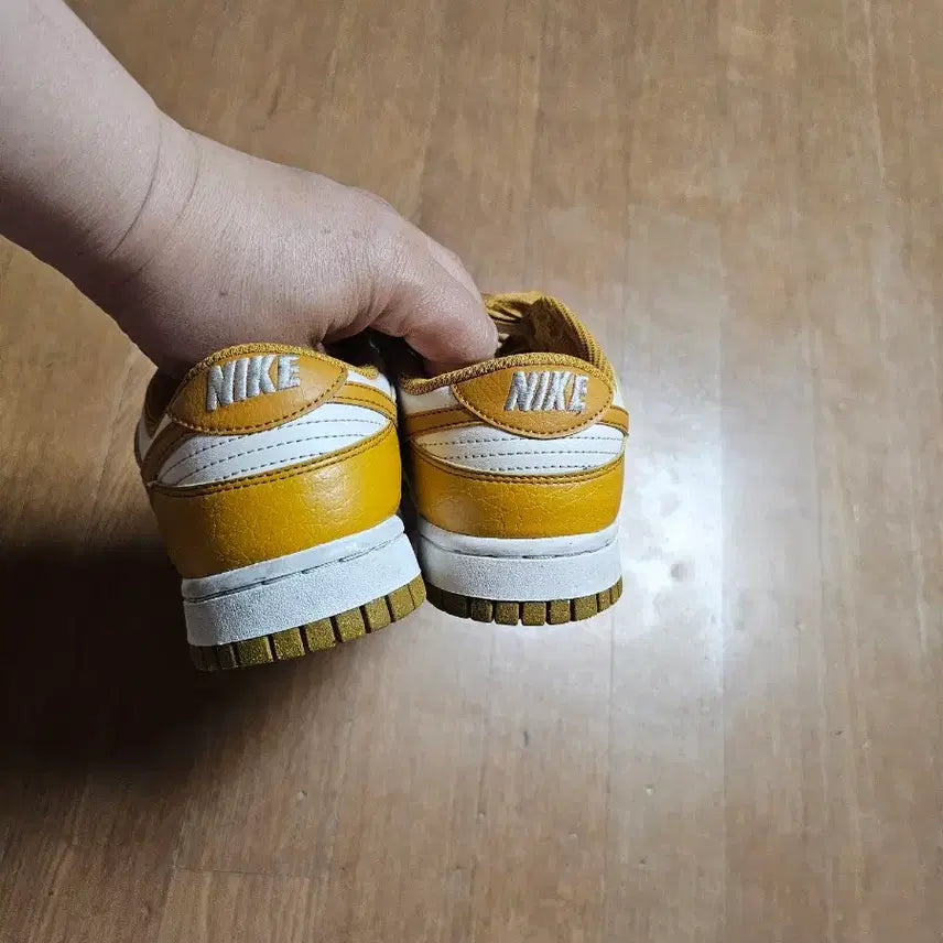 [BUNJANG] Nike Dunk Low Gold/White Sneakers 235 / 나이키 덩크 로우 골드/화이트 운동화 235