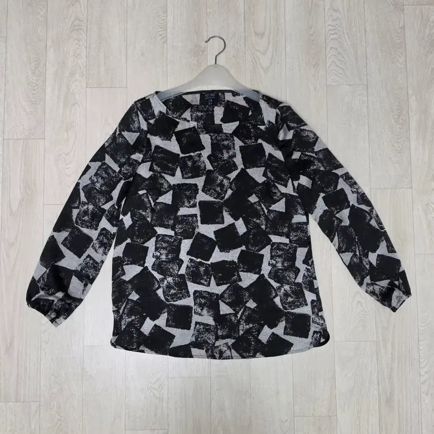 [BUNJANG] AJ Armani Black Pattern Blouse / AJ 아르마니 블랙 패턴 블라우스