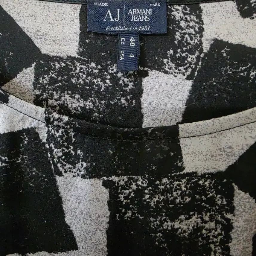 [BUNJANG] AJ Armani Black Pattern Blouse / AJ 아르마니 블랙 패턴 블라우스