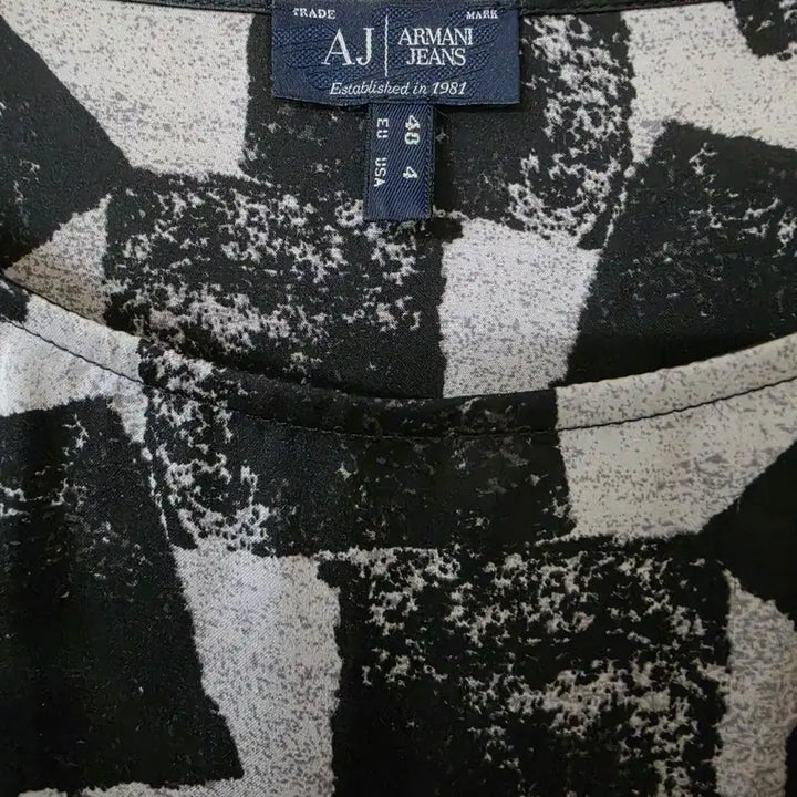 [BUNJANG] AJ Armani Black Pattern Blouse / AJ 아르마니 블랙 패턴 블라우스