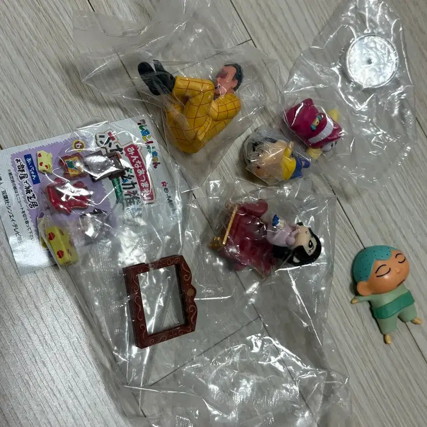 [BUNJANG] Crayon Shin-chan Figure Bundle Set / 짱구 원장선생님 수지 훈이 가챠 피규어