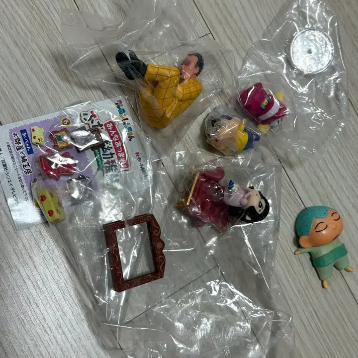 [BUNJANG] Crayon Shin-chan Figure Bundle Set / 짱구 원장선생님 수지 훈이 가챠 피규어