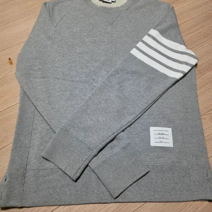 [BUNJANG] Thom Browne Grey Sweatshirt Four Bar Armband / 톰브라운 회색 맨투맨 4선 완장 3