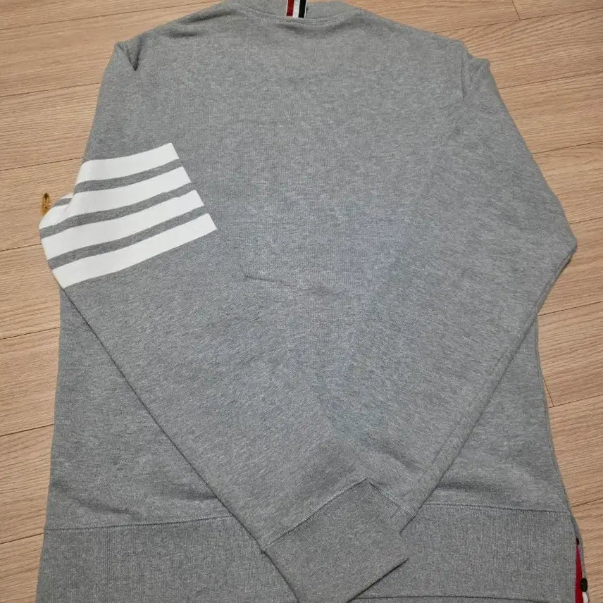 [BUNJANG] Thom Browne Grey Sweatshirt Four Bar Armband / 톰브라운 회색 맨투맨 4선 완장 3