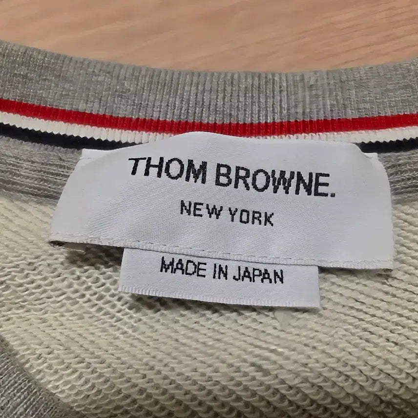 [BUNJANG] Thom Browne Grey Sweatshirt Four Bar Armband / 톰브라운 회색 맨투맨 4선 완장 3
