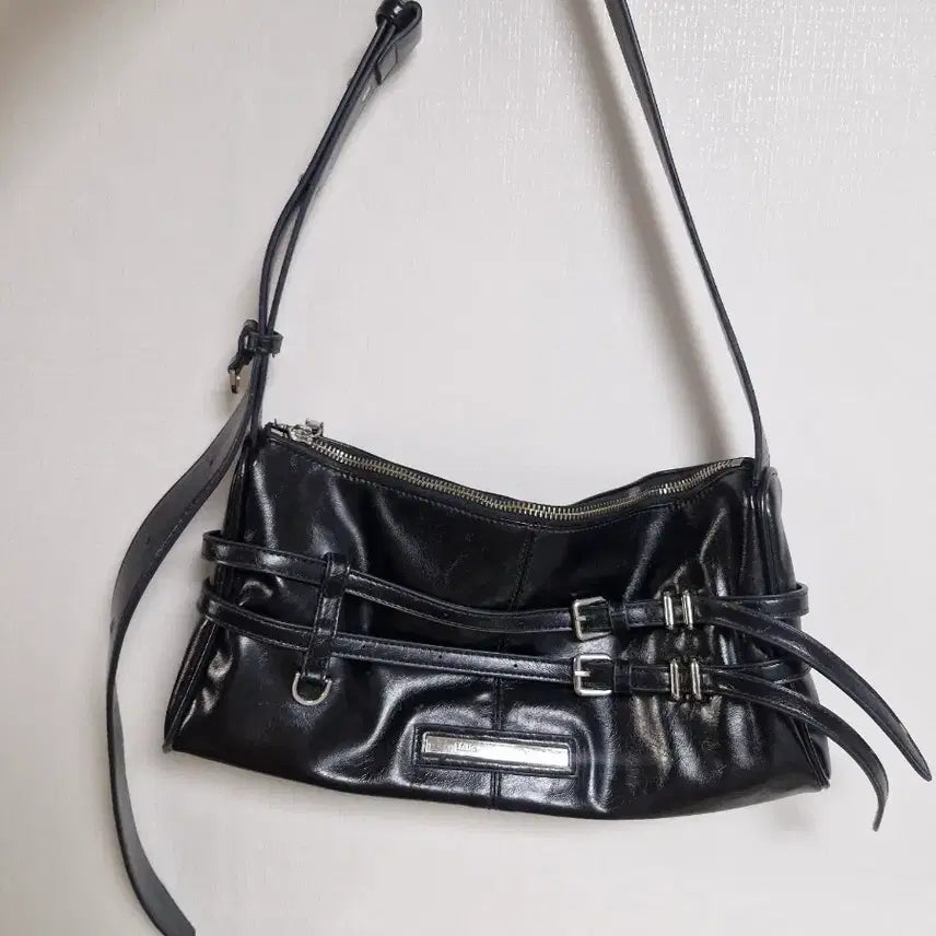 [BUNJANG] Matine Kim Belted Strap Shoulder Bag / 마뗑킴 벨티드 스트랩 숄더백