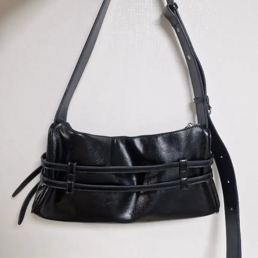 [BUNJANG] Matine Kim Belted Strap Shoulder Bag / 마뗑킴 벨티드 스트랩 숄더백