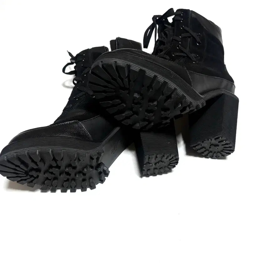 [SOLD OUT] SCB 슈콤마보니x럭키슈에뜨 콜라보 레이스업 청키힐 가보시부츠 240