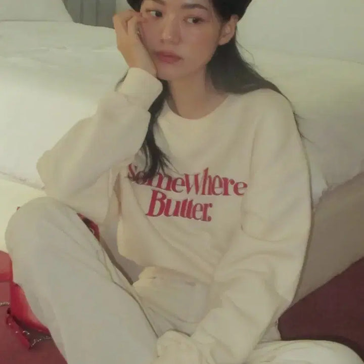 [BUNJANG] Somewhere Better Logo Sweatshirt Cream / 썸웨어버터 맨투맨 크림 아이보리 버터 sweatshirt cream