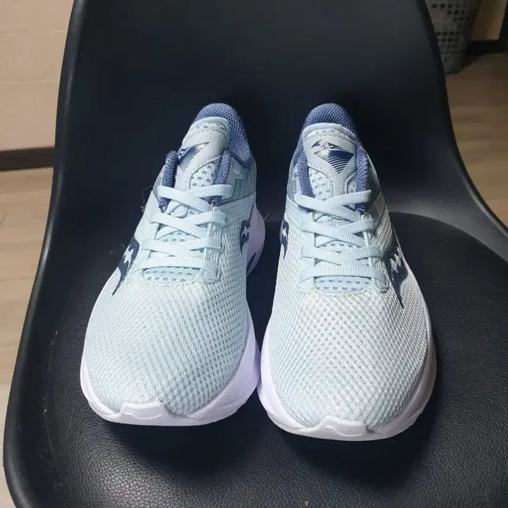[BUNJANG] Saucony Sky Blue Sneakers 235 / Saucony Saucony 운동화 하늘색 235