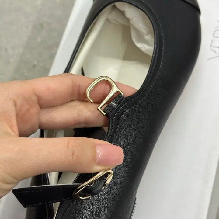 [BUNJANG] Black Cross Strap Heels - 235mm / 여저 구두 235사이즈. 블랙
