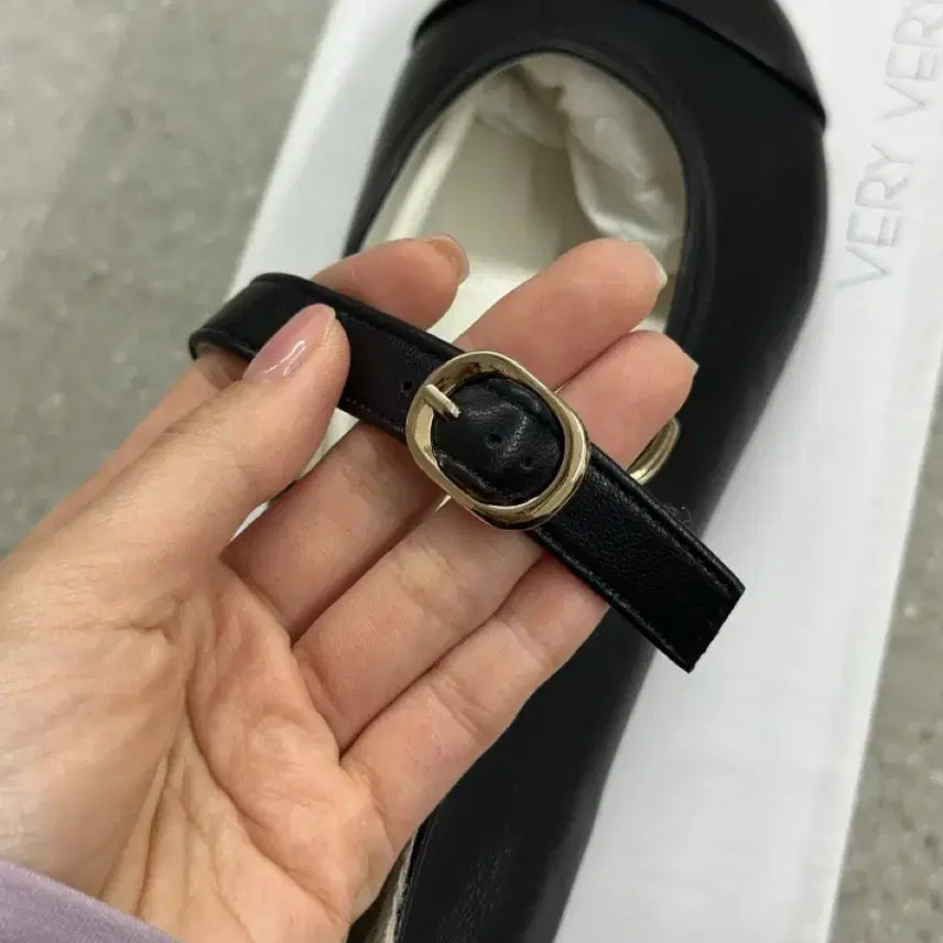 [BUNJANG] Black Cross Strap Heels - 235mm / 여저 구두 235사이즈. 블랙