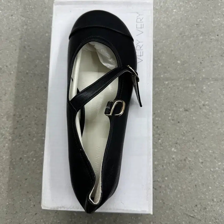[BUNJANG] Black Cross Strap Heels - 235mm / 여저 구두 235사이즈. 블랙