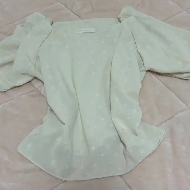 [BUNJANG] Omute Butter Vintage Dot Blouse / 오무트 버터 빈티지 도트 블라우스