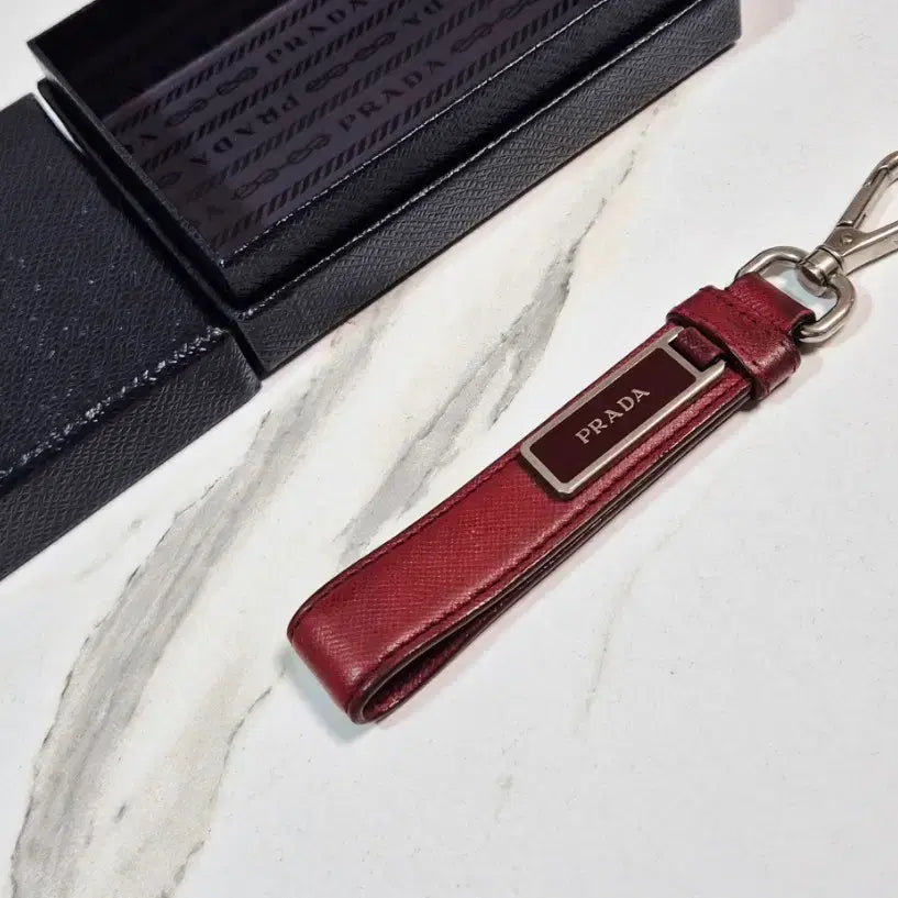 [BUNJANG] Prada Saffiano Leather Keyring Key Holder / (정품) 프라다 사피아노 가죽 키링 키홀더
