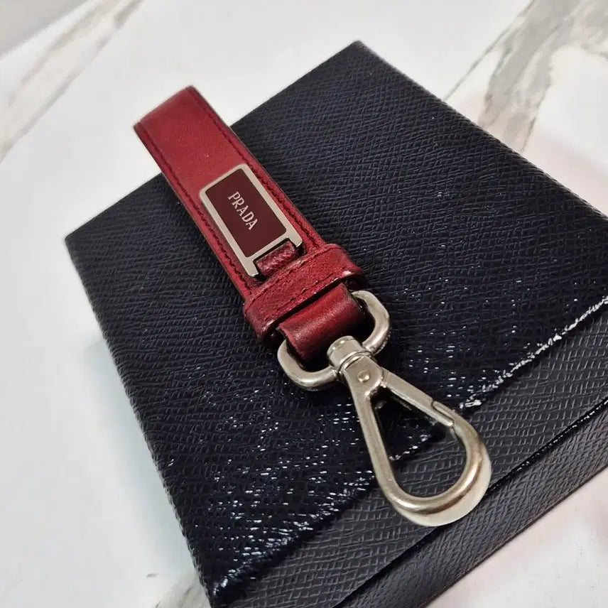 [BUNJANG] Prada Saffiano Leather Keyring Key Holder / (정품) 프라다 사피아노 가죽 키링 키홀더