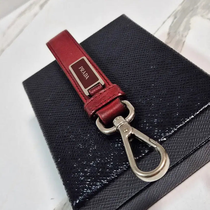 [BUNJANG] Prada Saffiano Leather Keyring Key Holder / (정품) 프라다 사피아노 가죽 키링 키홀더