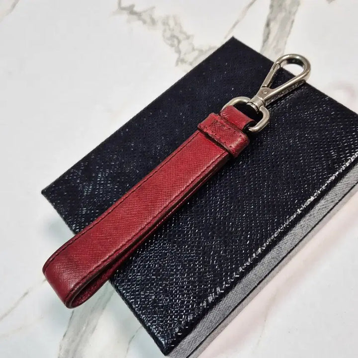 [BUNJANG] Prada Saffiano Leather Keyring Key Holder / (정품) 프라다 사피아노 가죽 키링 키홀더