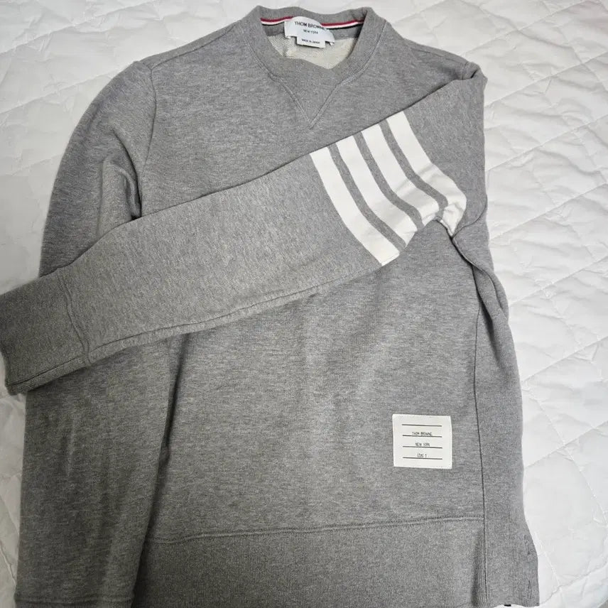 [SOLD OUT] 톰브라운 맨투맨 사이즈2