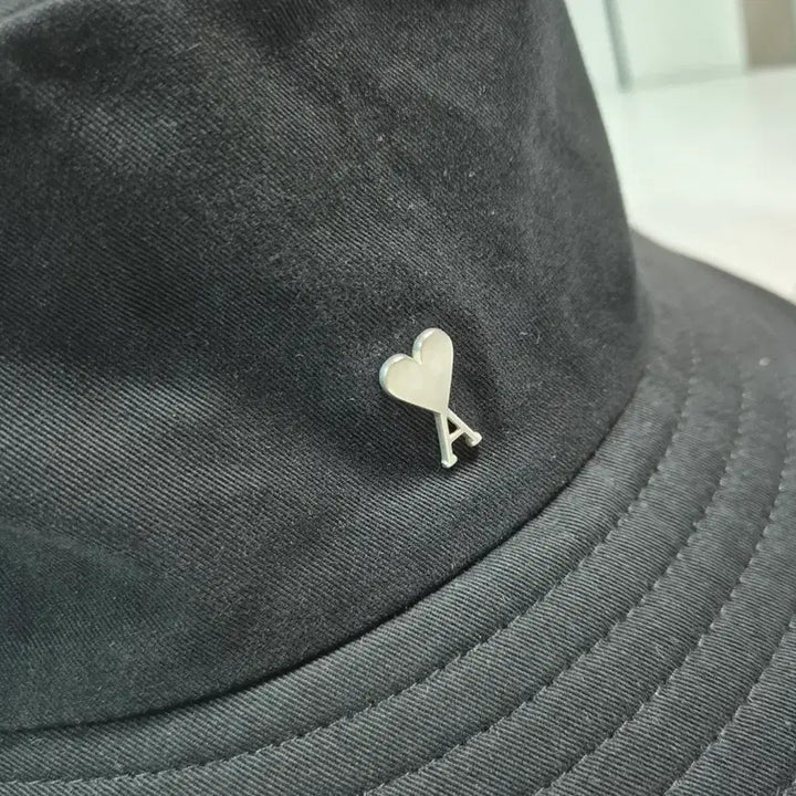 [BUNJANG] AMI Small Heart Logo Stud Bucket Hat / (정품) 아미 스몰 하트 로고 스터드 버킷햇 모자 58