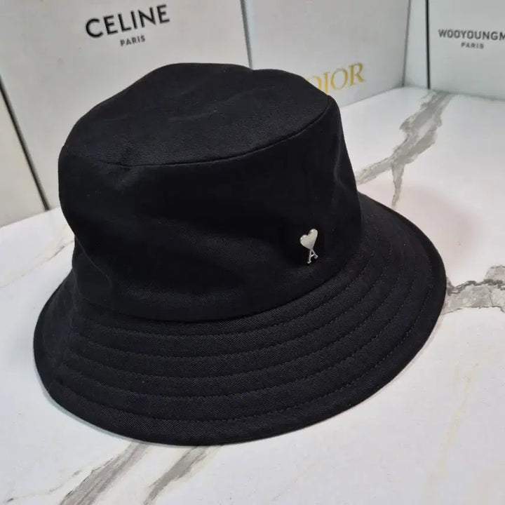 [BUNJANG] AMI Small Heart Logo Stud Bucket Hat / (정품) 아미 스몰 하트 로고 스터드 버킷햇 모자 58