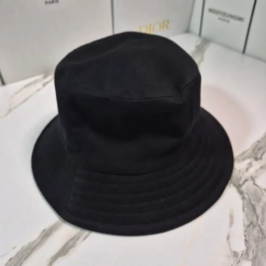 [BUNJANG] AMI Small Heart Logo Stud Bucket Hat / (정품) 아미 스몰 하트 로고 스터드 버킷햇 모자 58