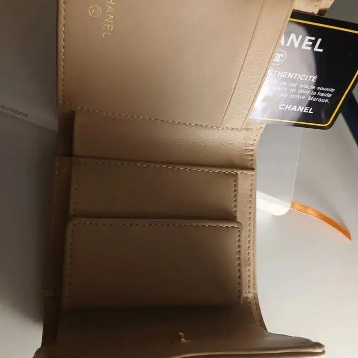 [BUNJANG] Beige Lambskin Quilted Tri-Fold Card Wallet / 베이지 램스킨 퀼팅 3단 카드지갑