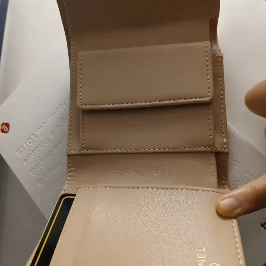 [BUNJANG] Beige Lambskin Quilted Tri-Fold Card Wallet / 베이지 램스킨 퀼팅 3단 카드지갑