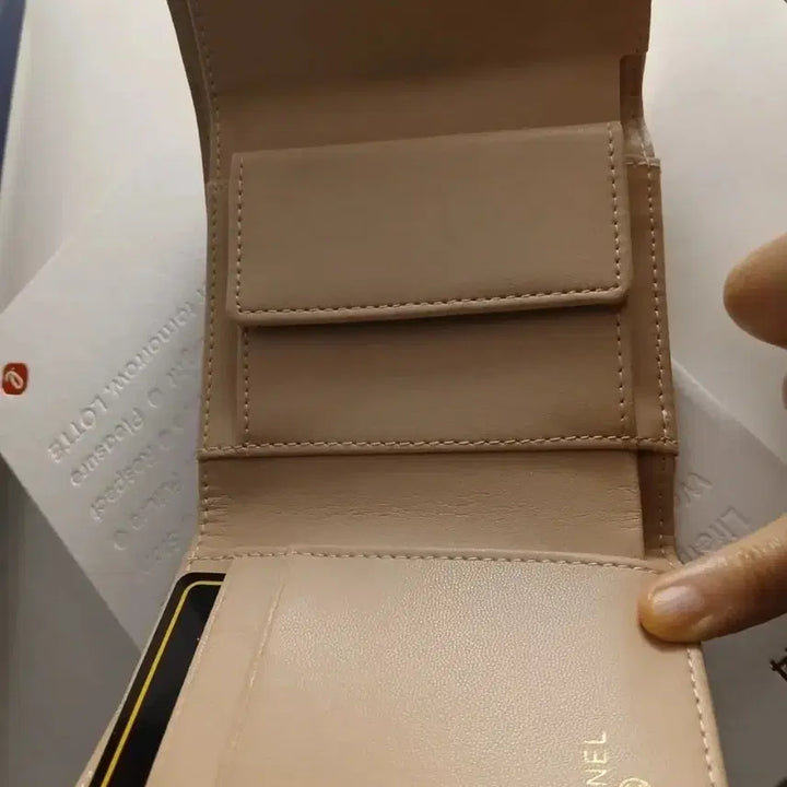 [BUNJANG] Beige Lambskin Quilted Tri-Fold Card Wallet / 베이지 램스킨 퀼팅 3단 카드지갑