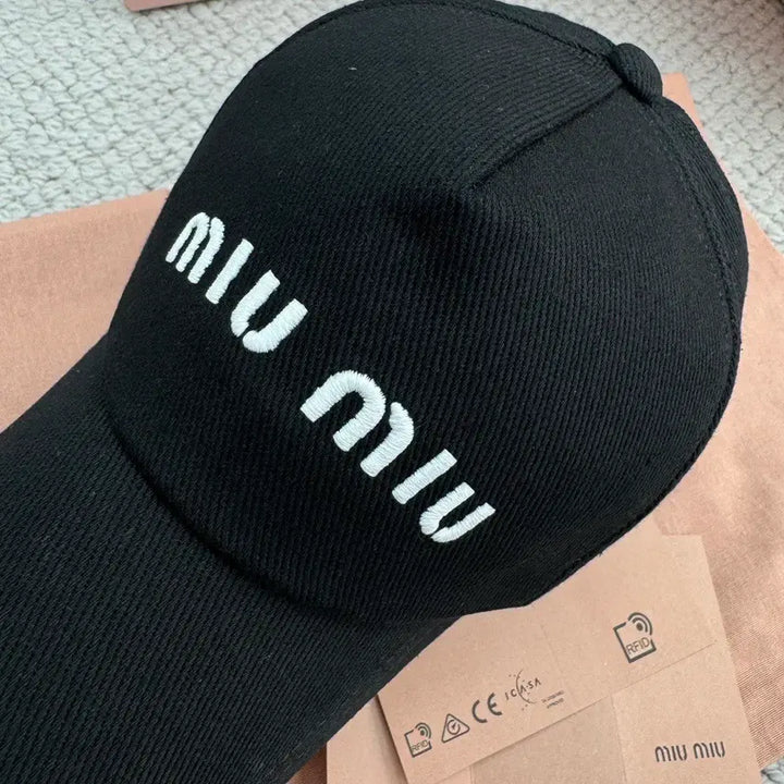 [BUNJANG] Miu mi 자수 볼캡 / Miu mi 자수 볼캡